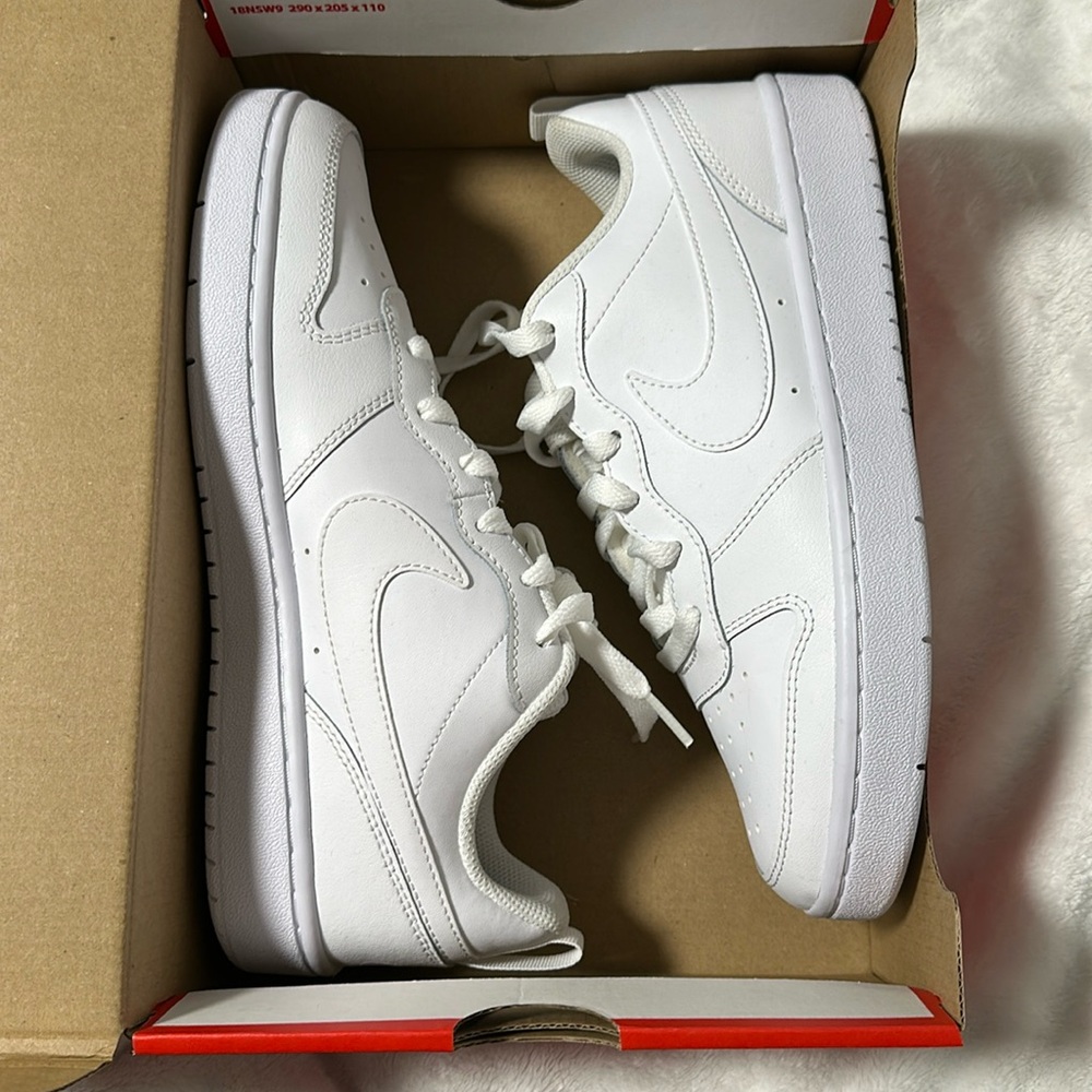 NWT 7Y Nike Shoes